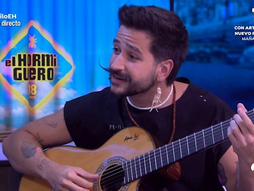 ¡Mágico! Camilo y Eva Luna iluminan el plató de El Hormiguero cantando 'Plis'