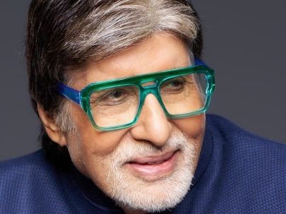 Amitabh Bachchan loses track of time on social media, fans say 'Sahi pakde hain'