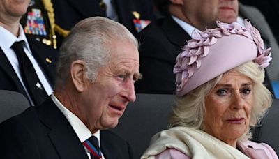 El rey Carlos III y la reina Camila se emocionan hasta las lágrimas en el 80 aniversario del Día D