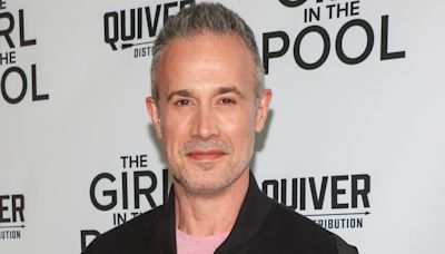 Freddie Prinze Jr. Reveals Secret About She's All That You Have to See to Believe - E! Online