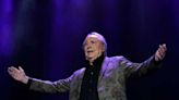 Joan Manuel Serrat: así surgió esta leyenda de la música, premiada esta semana