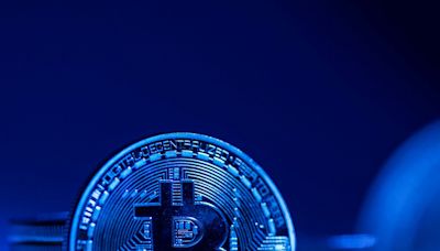 Bitcoin sobe 5% na semana e pode retomar US$ 70 mil nos próximos dias