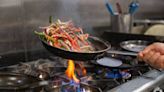 Restaurantes mexicanos de Sacramento piensan cambiar a la cocina eléctrica. ¿Por qué?