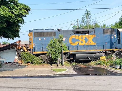 CSX train derails in upstate NY, crashes into home. See video of the aftermath