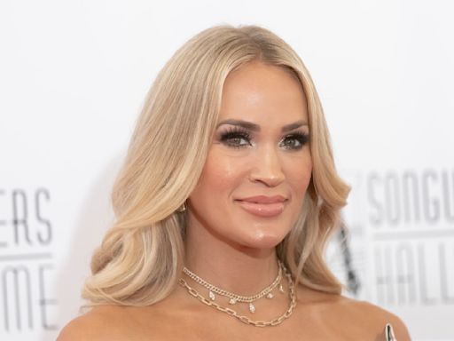 Carrie Underwood’s Toned Thighs Take Over the Red Carpet in Stunning ‘Wearable Art’