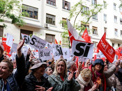 "Presidente, quédate" gritaban en masiva movilización en Madrid para apoyar a Pedro Sánchez