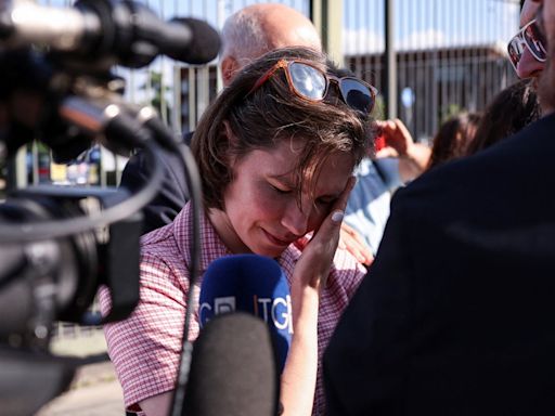 Amanda Knox re-convicted of slander over Meredith Kercher murder case as she weeps in Italian court