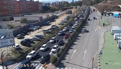 Un accidente entre un taxi y una furgoneta en la avenida Valle Inclán de Málaga deja tres heridos