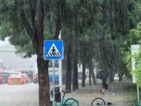 北京大暴雨成全國最強降雨 市民：又看海了 | 全國降雨 | 交通擁堵 | 大紀元