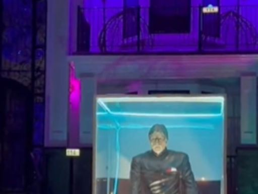 Google Maps Lists Amitabh Bachchan's Life-Size Statue In New Jersey As A Tourist Attraction - News18