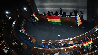 Parlamento de Bolivia aprueba el cese de mandato de altos magistrados en polémica sesión