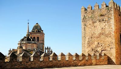 El castillo español que se puede visitar y protagoniza la leyenda de la “torre sangrienta”