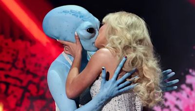 Sabrina Carpenter’s VMA Alien Makeout Session Has Us Wanting ET To Phone Home