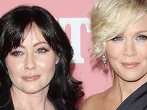 Jennie Garth Reflects on Her Friendship With Shannen Doherty After 90210 Costar's Death - E! Online