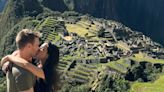 Michel Teló e Thais Fersoza posam em clima de romance em Machu Picchu; veja vídeos e fotos