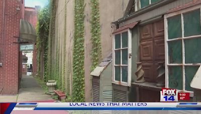 El Dorado woman showcases chapel inside the downtown square for ordaining marriages