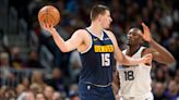 Jokic luce perfecto en tiros de campo; Nuggets apabullan 142-105 a Grizzlies