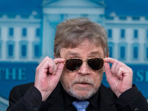 'Star Wars' actor Mark Hamill drops by White House for a visit with 'Joe-bi-Wan Kenobi'