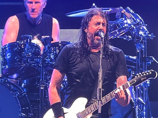 Grohl and Foo Fighters make another loud statement at Fenway