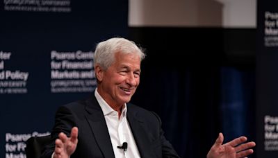 Jamie Dimon tells Gen Z to stop wasting its time on TikTok and read books instead