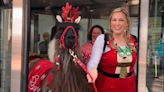 Watch as fluffy, 400-pound therapy llamas ease travelers' stress at Portland International Airport