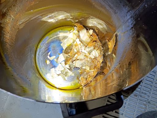 非法地下工廠提煉黃金 亂排強酸廢水遭新北檢警破獲
