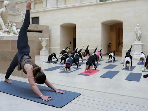 En la previa de los Juegos Olímpicos, el Louvre propone sesiones de yoga y baile