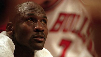 Today in Sports History: Michael Jordan signs $30.1, one-year contract with the Chicago Bulls