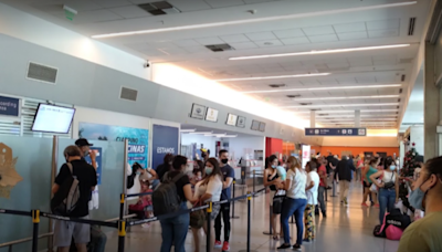 Por la final estudiantes vs Vélez, el aeropuerto de Santiago colapsado