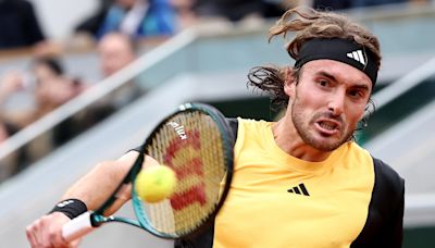 Tsitsipas se enreda ante Altmaier pero jugará la tercera ronda de París por sexta vez