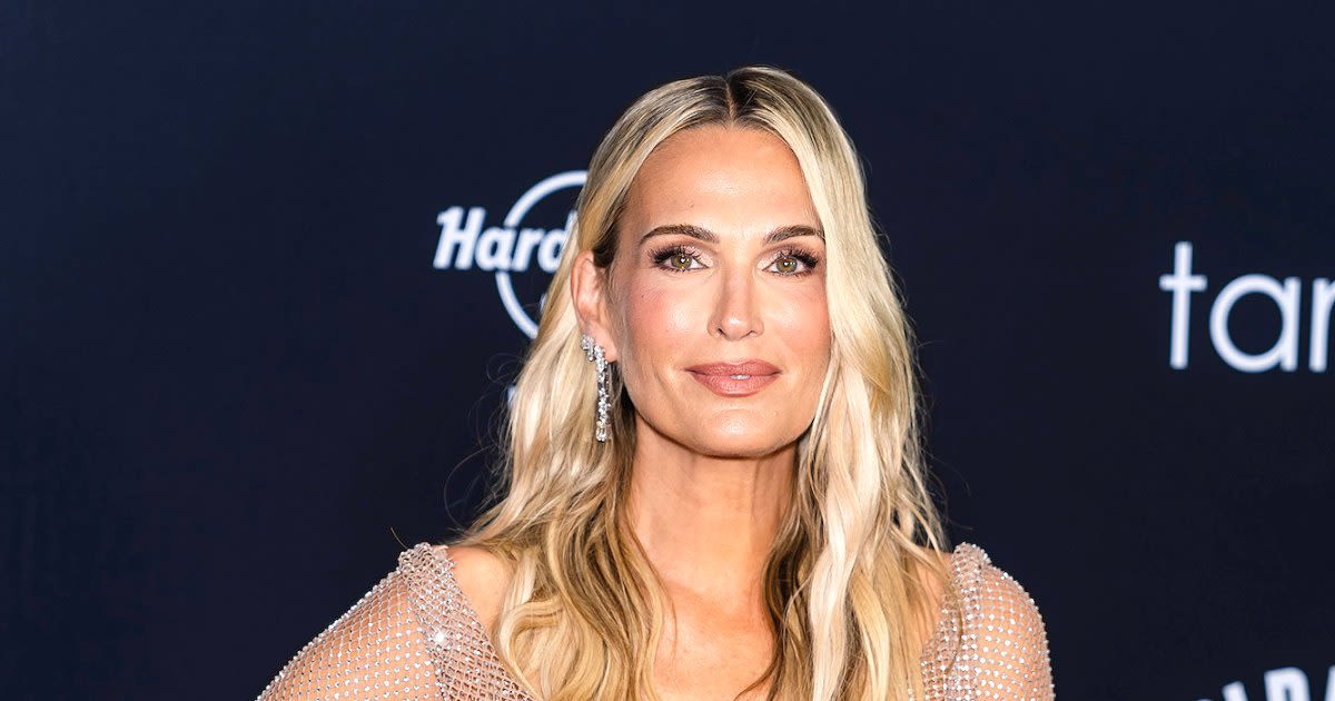 Molly Sims Talks Aging, Sports Illustrated, YSE Beauty and More