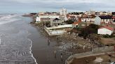 Mar del Tuyú: la ciudad balnearia donde el mar ya derrumbó edificaciones y amenaza casas con vista privilegiada