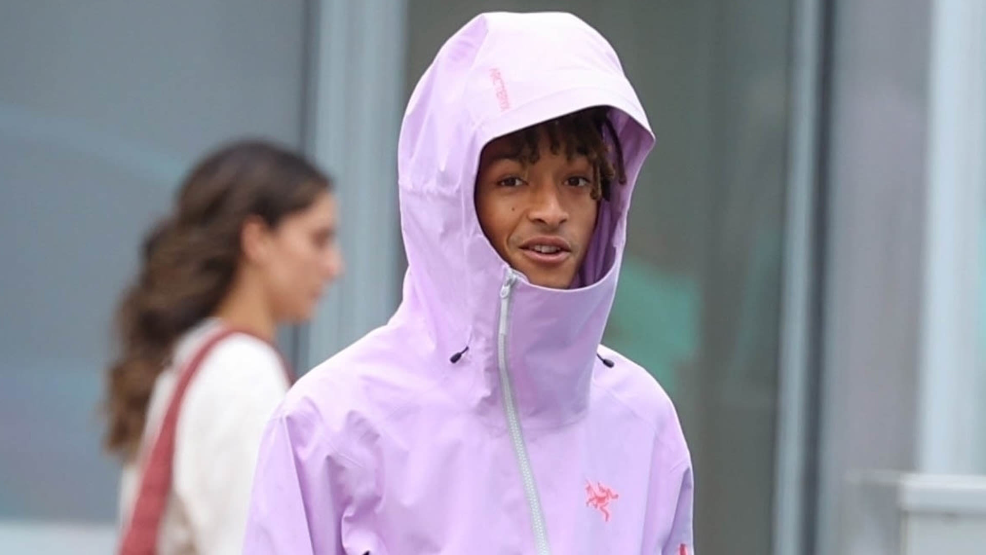 Jaden Smith appears to get parking ticket while driving Tesla with girlfriend