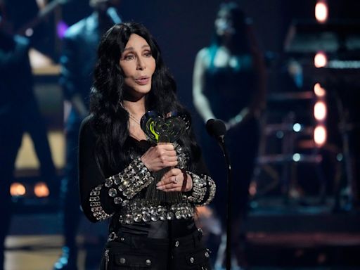 Cher recupera las regalías de las canciones que grabó junto a su ex pareja Sonny Bono - El Diario NY