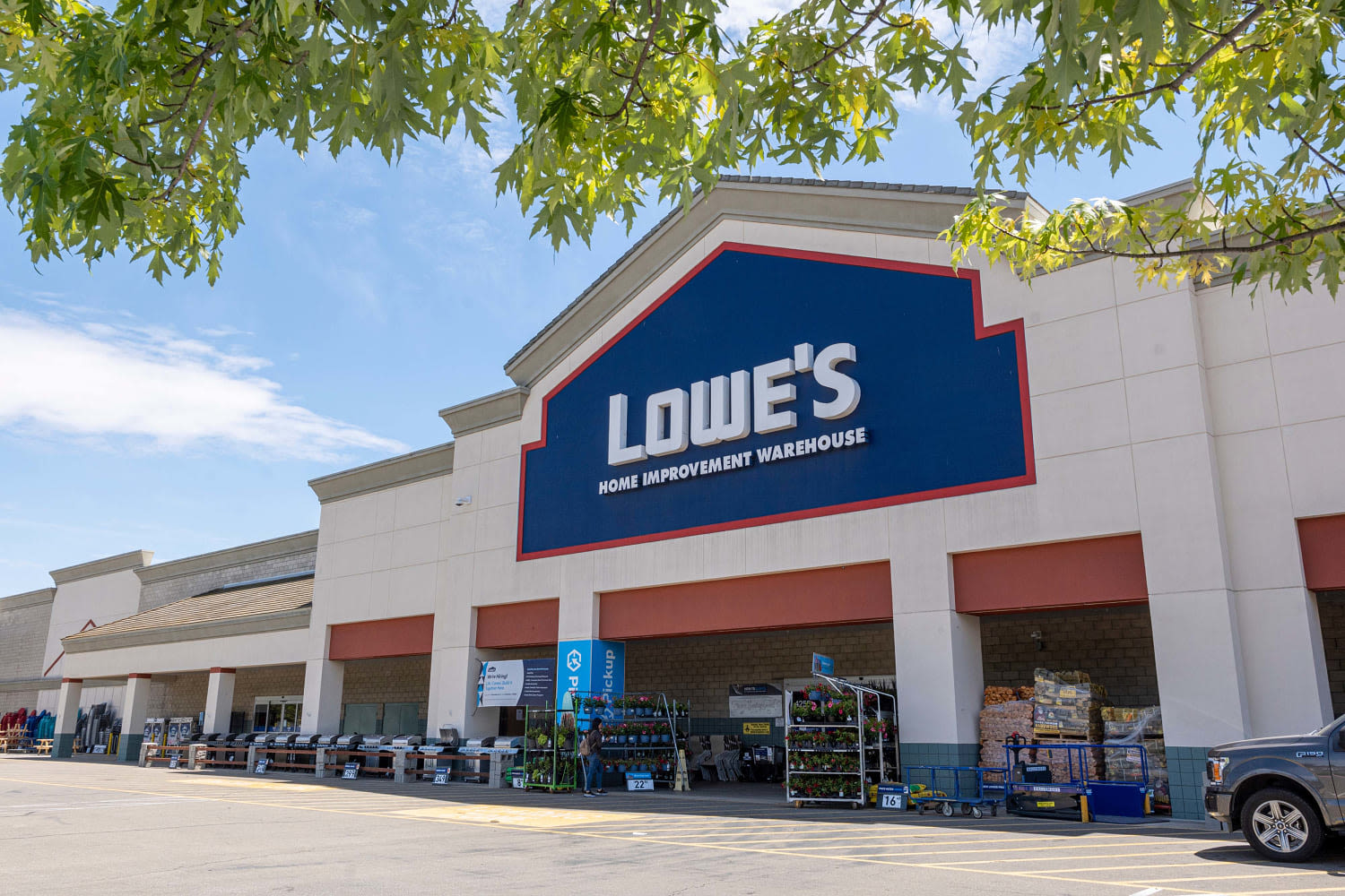 Is Lowe's open on Memorial Day? Everything to know