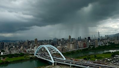 不斷更新》北北桃警戒！大雷雨轟7地 15縣市大雨下到晚上 - 生活