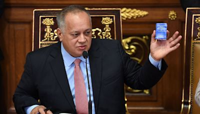 Diosdado Cabello amenaza con expulsar a expresidente Miguel Ángel Rodríguez si asiste a elecciones venezolanas