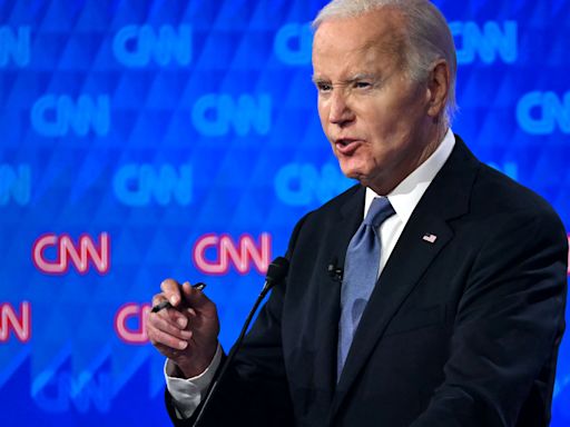 El equipo de Biden dice que dejará de sugerir preguntas a los entrevistadores