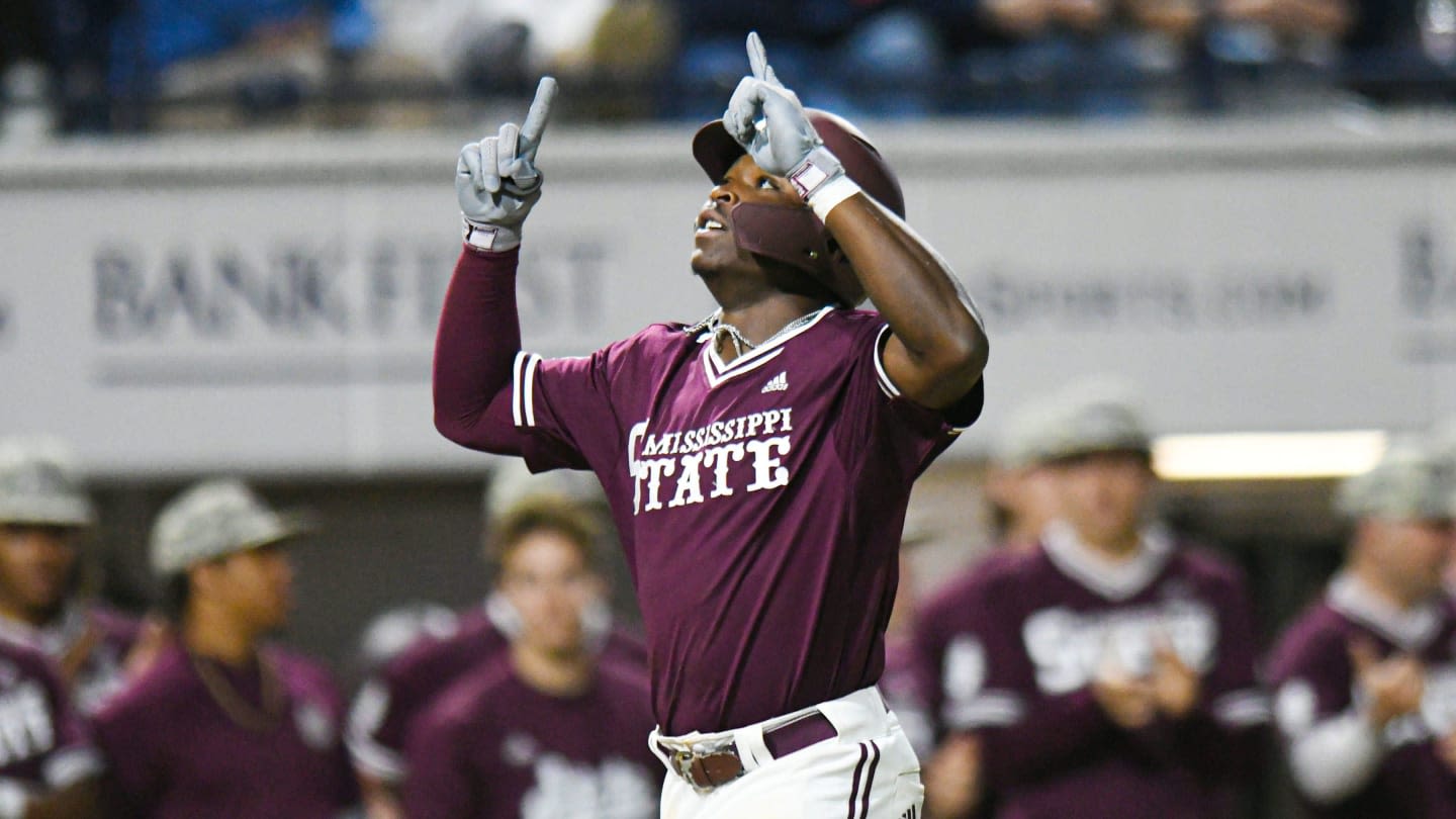 Astros Linked to All-America College Outfielder in Mock Draft