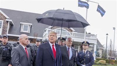 Trump va al velatorio de un policía en Nueva York y critica la criminalidad en la ciudad