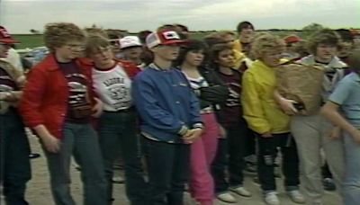 KCCI archives: New Jersey students get a taste of the Iowa farm life