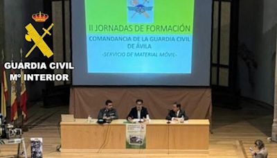 Unas jornadas de la Guardia Civil forman en vehículos híbridos