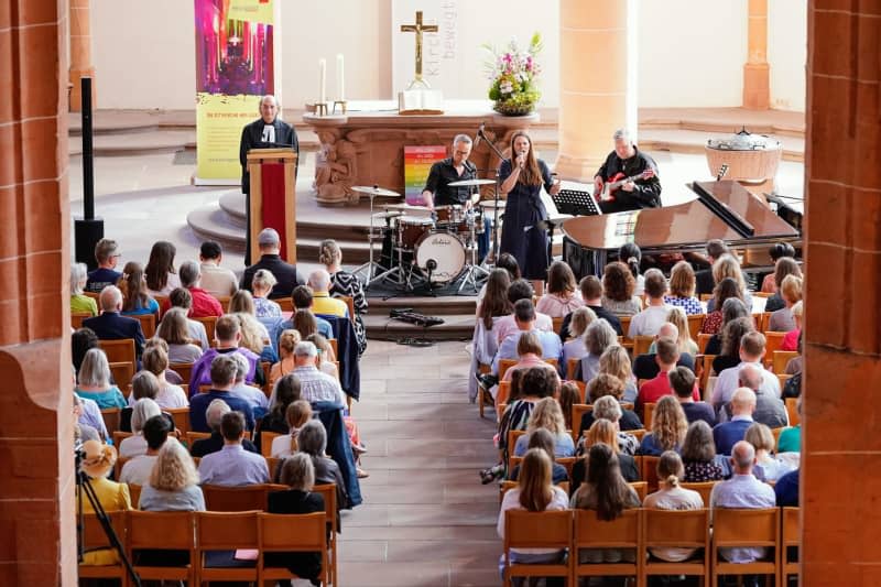 German church fills seats with Taylor Swift music, fans of all ages