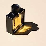 Leather scents are rich and sophisticated, with notes of leather, tobacco, and wood. They are often associated with luxury and are a popular choice for formal occasions. Examples include: Tom Ford Tuscan Leather, Gucci Guilty Absolute, and Bottega Veneta Pour Homme Parfum.