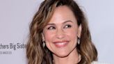 Jennifer Garner Shares the ‘Cute’ Sneakers She Loves for ‘Everyday Walking Around’