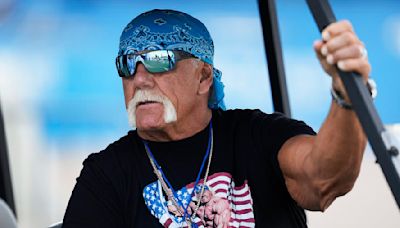 Hulk Hogan makes a surprise appearance at Detroit Lions camp