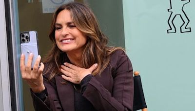 Mariska Hargitay Takes a FaceTime Break While Filming “Law & Order” in N.Y., Plus Blake Lively, Ryan Reynolds and More