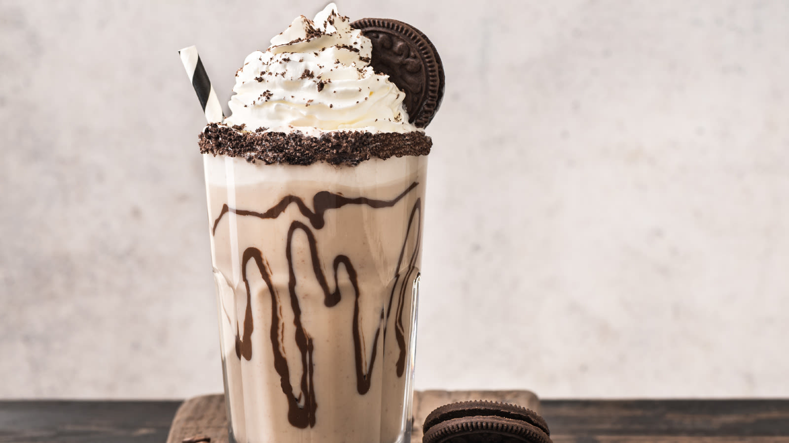 A Cookie Rim Is The Finishing Touch Your Ice Cream Float Deserves