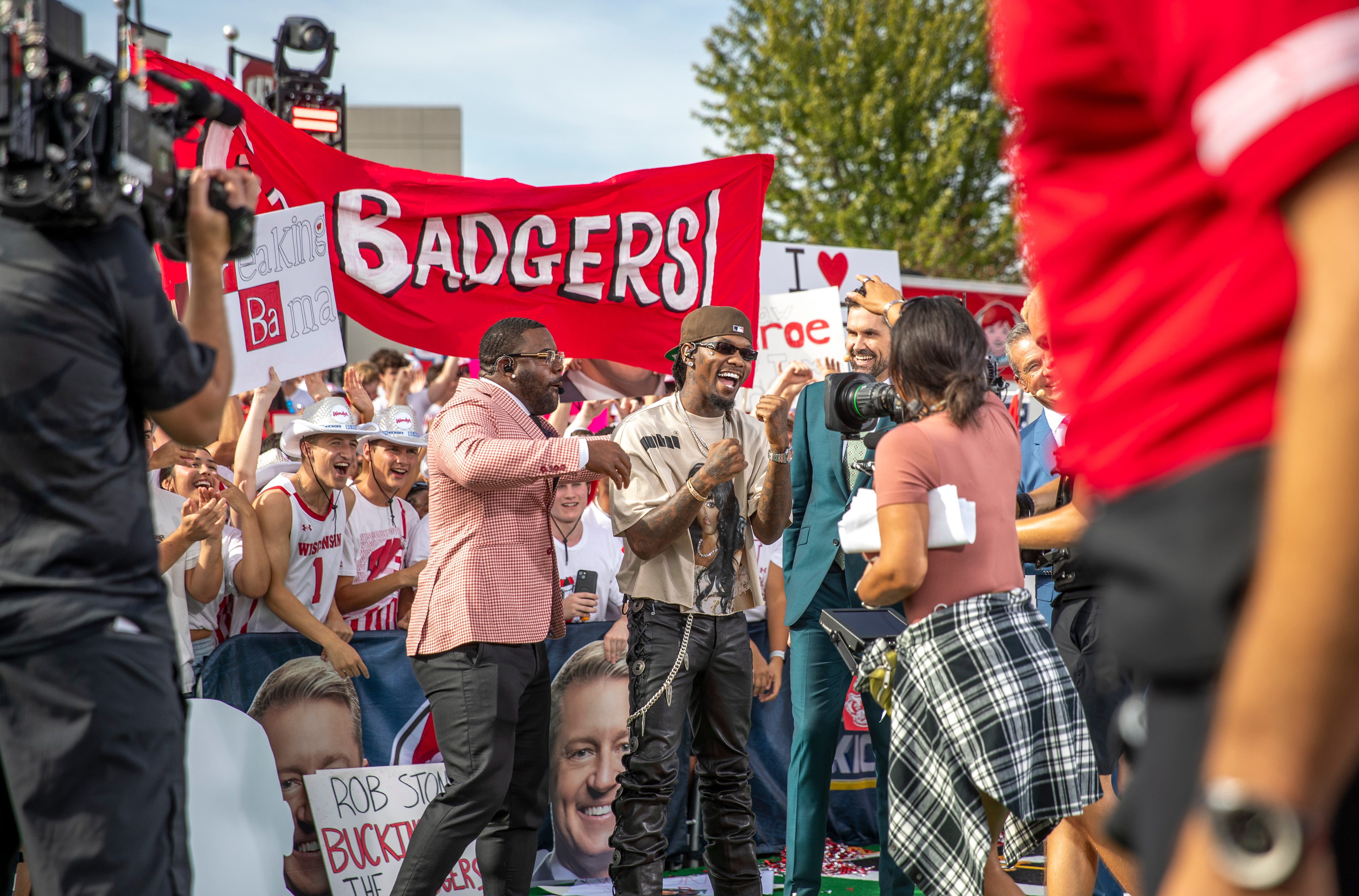 Jump Around, Ron Dayne, Melvin Gordon, Offset have Wisconsin fans hyped during Fox's Big Noon Kickoff