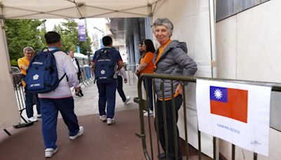 巴黎勒瓦盧瓦市力挺台灣 運動中心掛上台灣國旗